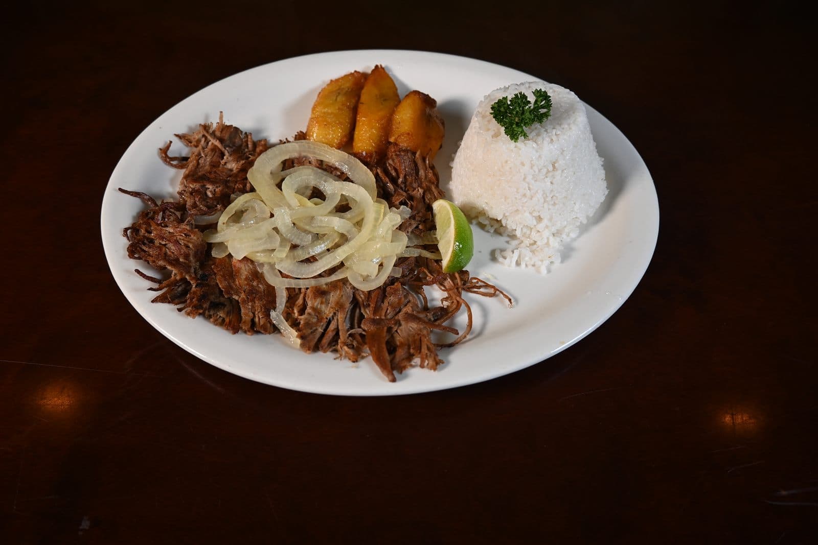 Ropa vieja plated with white rice and maduros